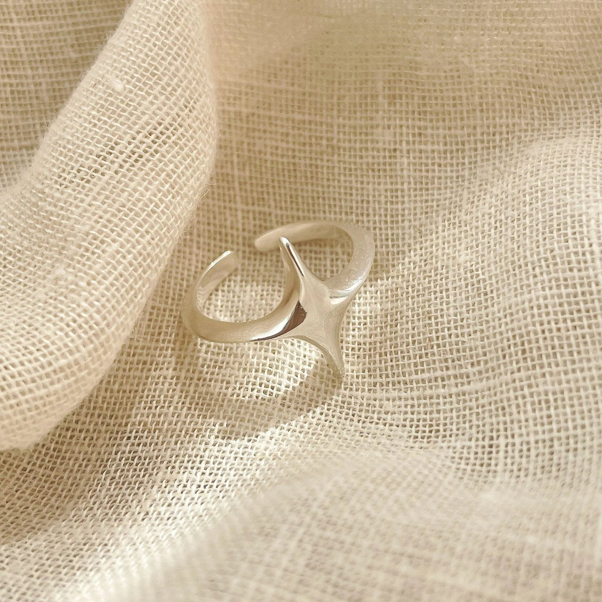 Resizable North Star Rings