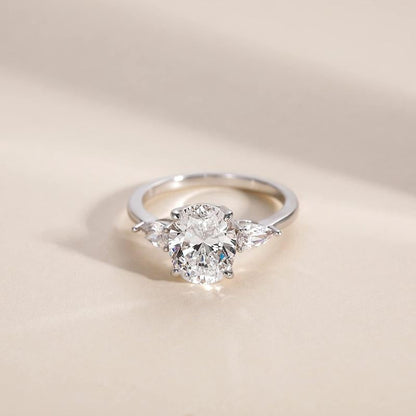 S925 Elegant Pear Accented Oval Brilliant Cut Ring