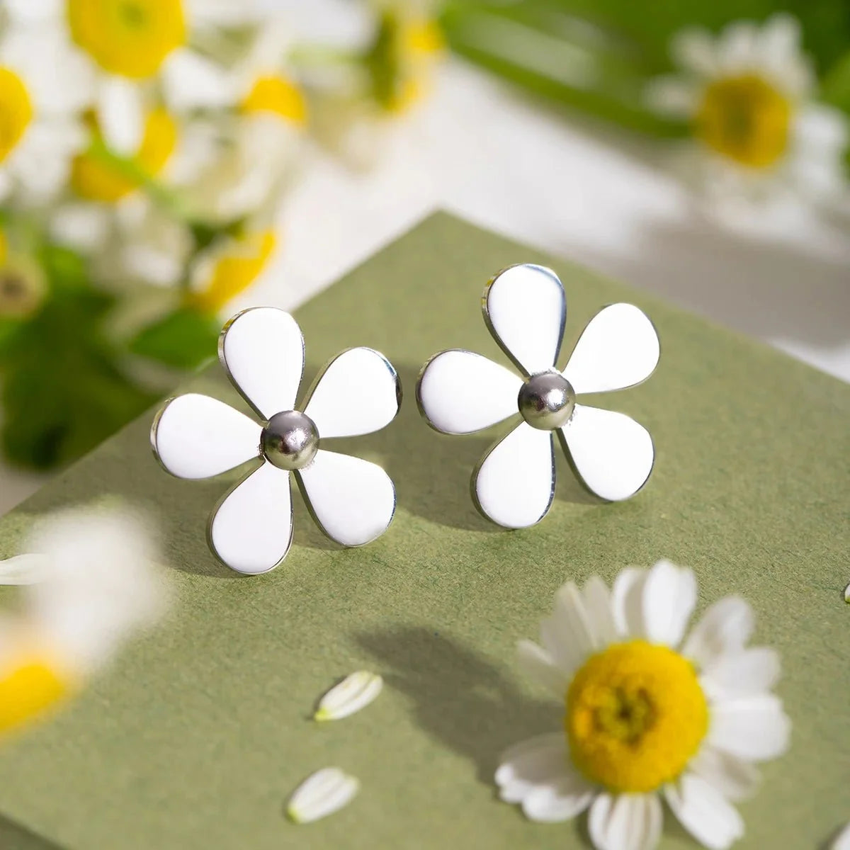 18k Dainty Flower Earrings