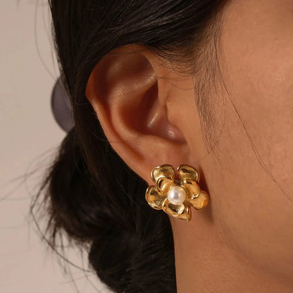 18k Pearl Flower Earrings