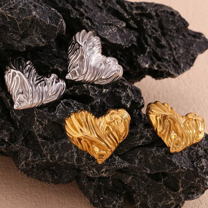 18k Textured Wavy Heart Stud Earrings