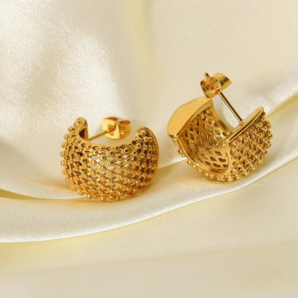 18k Mesh C Hoop Earrings