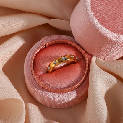 18k Star & Stone Embedded Ring