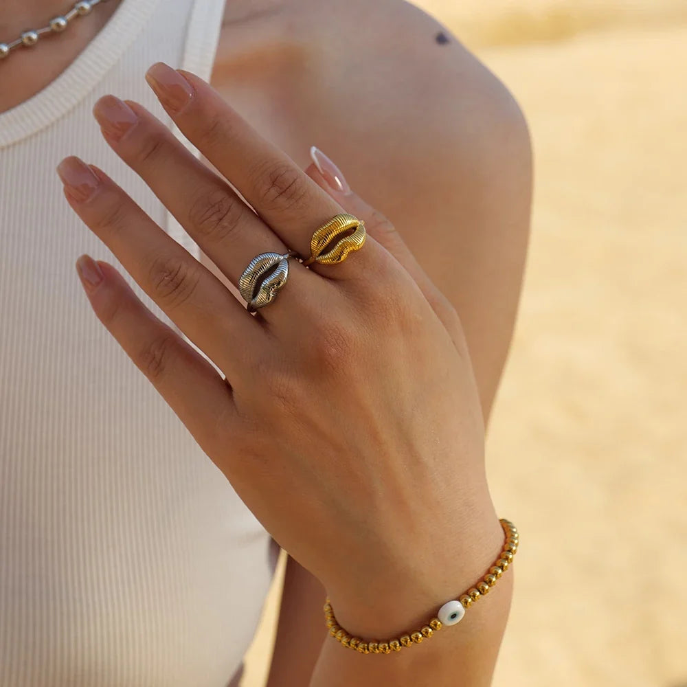 Bold Kiss Romantic Ring