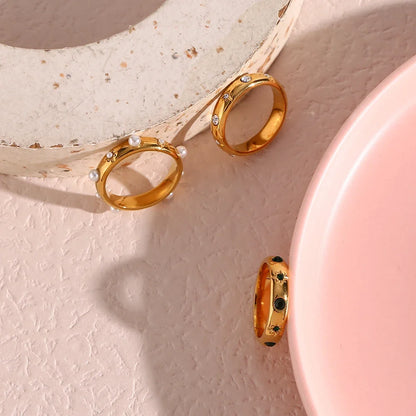 18k Star & Stone Embedded Ring