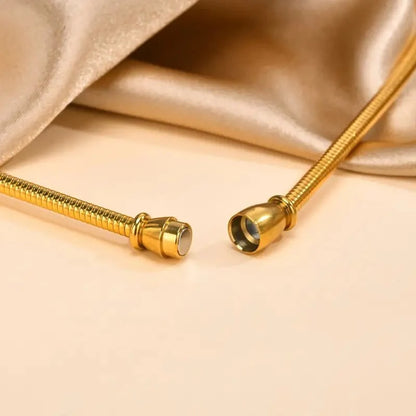 Dainty Modern Curve Choker Necklace