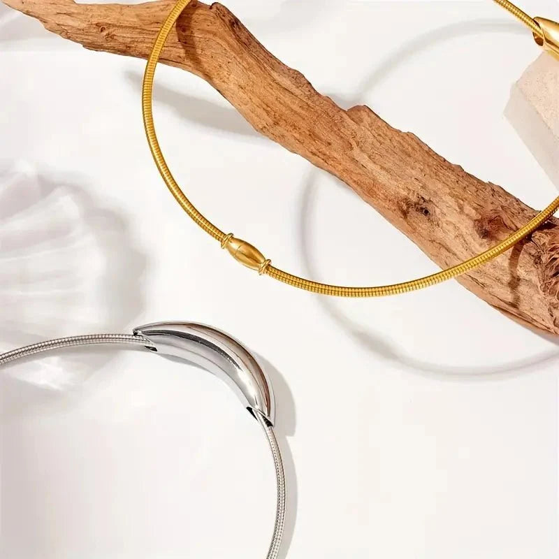 Dainty Modern Curve Choker Necklace